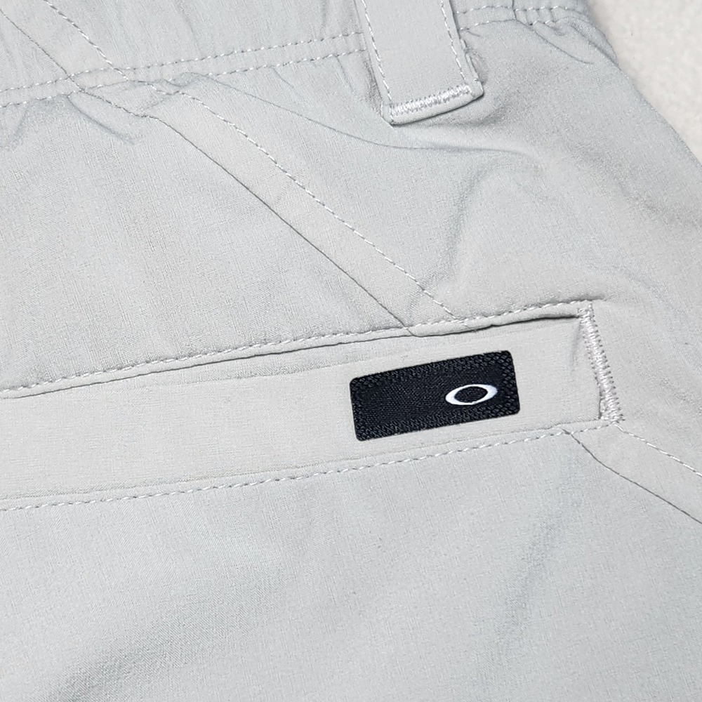 OAKLEY Performance Shorts Mens 28 Beige Khaki Golf - Picture 3 of 7